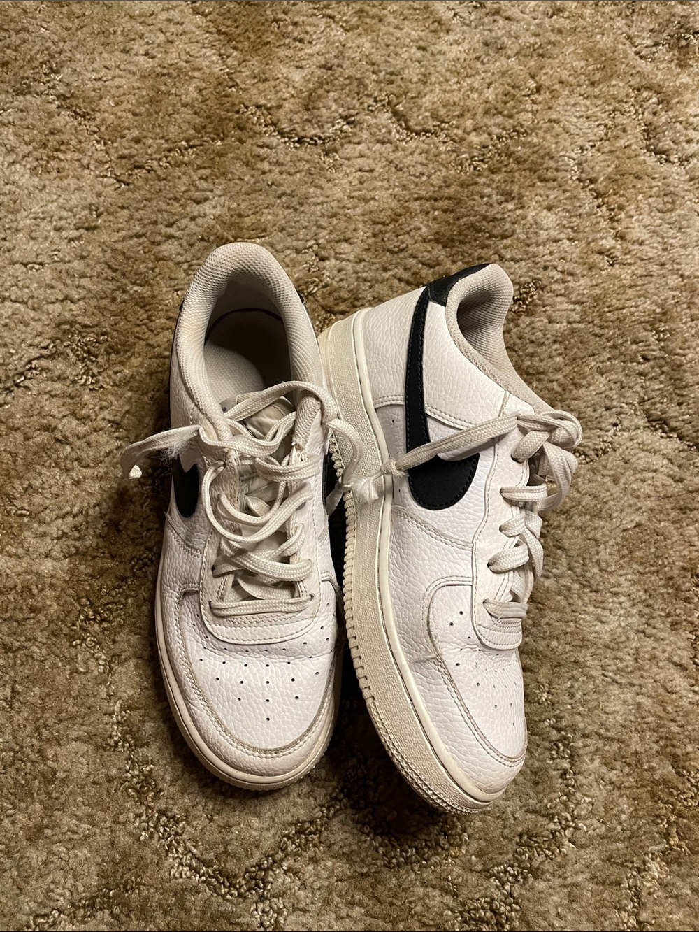 Nike Air Force White Low Top Sneakers Black Nike‎ Logo Size 6Y/7.5 Woman’s